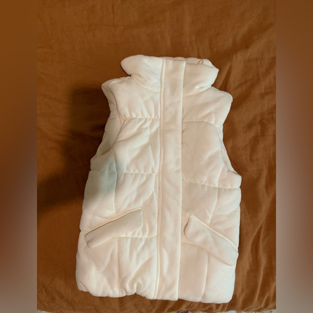 Cream cotton puffer Gap vest